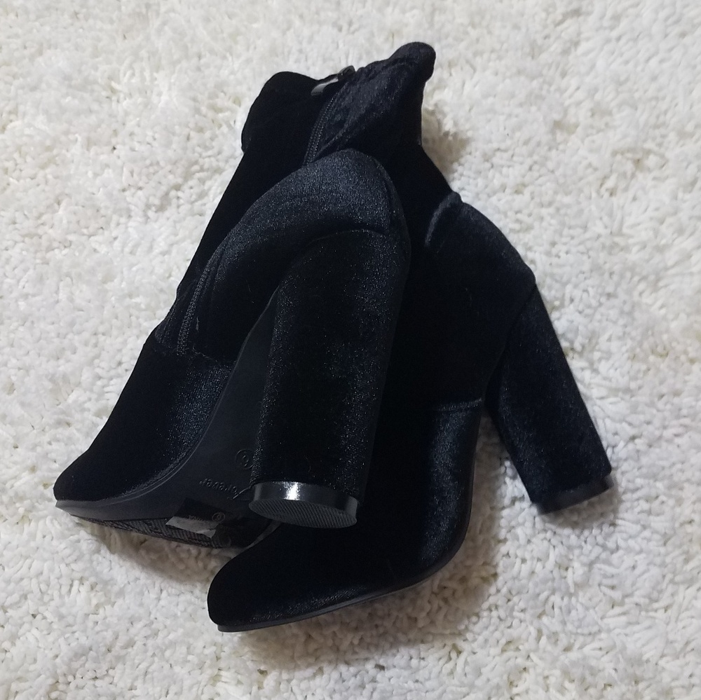 Last pair! Price firm* Suede black ankle bootie - Picture 4 of 6